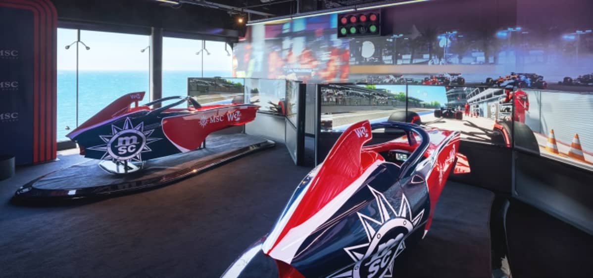 2- SIMULADOR F1 <br> VIVE LA ADRENALINA DEL CIRCUITO