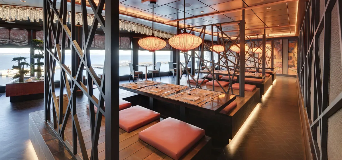 5-ASIAN MARKET KITCHEN <br> SABORES DE ASIA, ESPECTÁCULO INCLUIDO