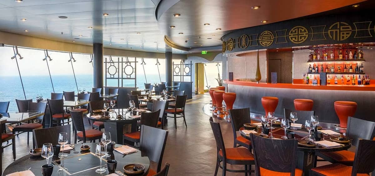 2- SEA PAVILION BY JEREME LEUNG <br> HOT POT CON VISTA AL MAR