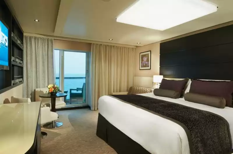 Haven Suite con dormitorio principal y gran balcón con vistas a la popa