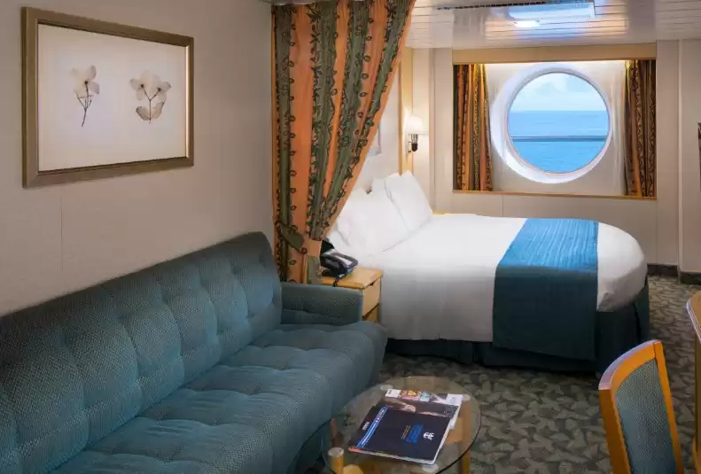 Cabina espaciosa con vista al mar